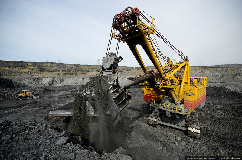 Illustration for article titled Former Soviet Mines Are Like Artificially Constructed Pits Of Hell
